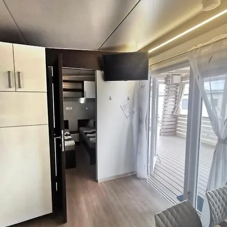 Mobilehome Mali No 2 *