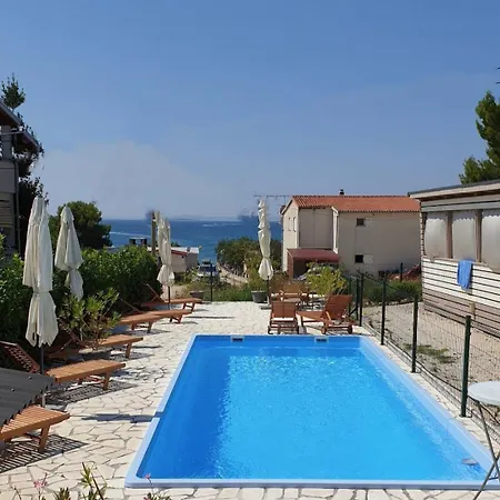 Mobilehome Mali No 2 Hébergement de vacances Pakoštane