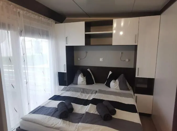 Mobilehome Mali No 2 Feriehus Pakoštane