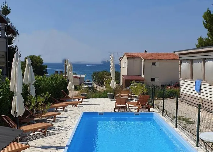 Mobilehome Mali No 2 Feriehus Pakoštane